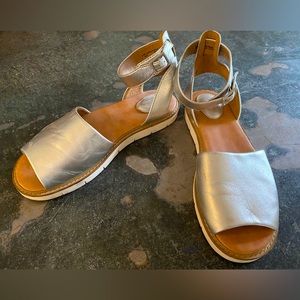 Clarks Silver Leather ankle strap sandals size 7.5